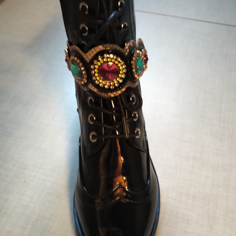 Combat boots